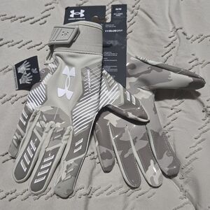 Under Armour F9 Nitro Glue Grip Football Gloves Limited Edition Mens Medium CAMO